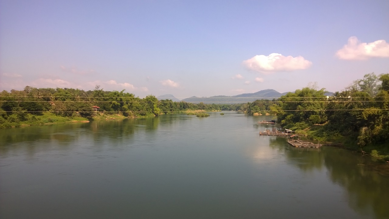 Querung vom Nam Ngum River